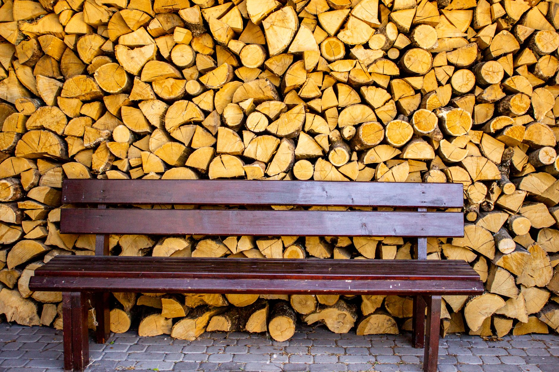 Grande pile de bois de chauffage