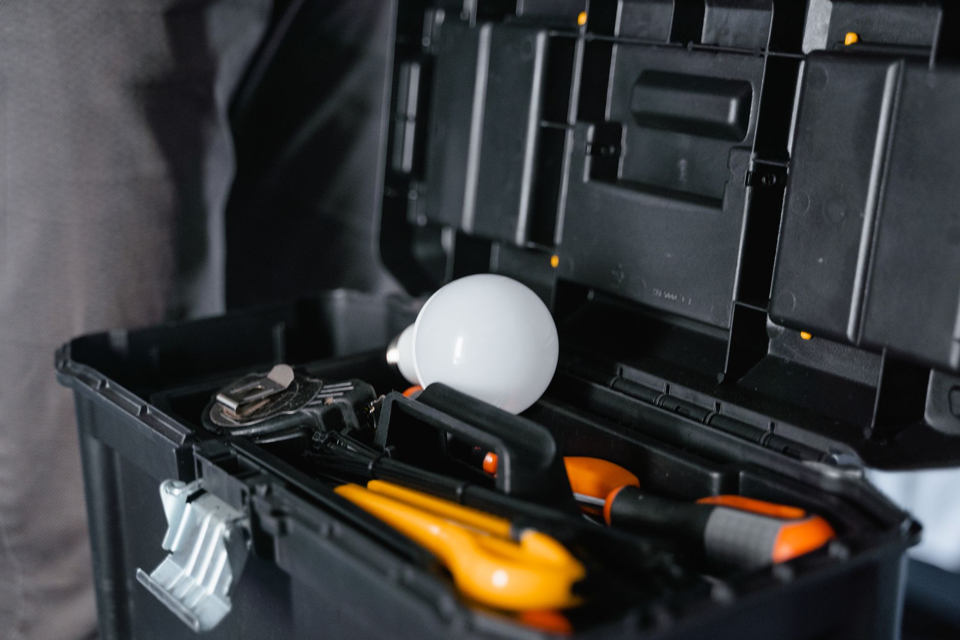 Outils pour démonter la porte et poser un nouveau joint