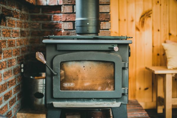 Poêle à bois ou insert : lequel choisir pour ta maison ?