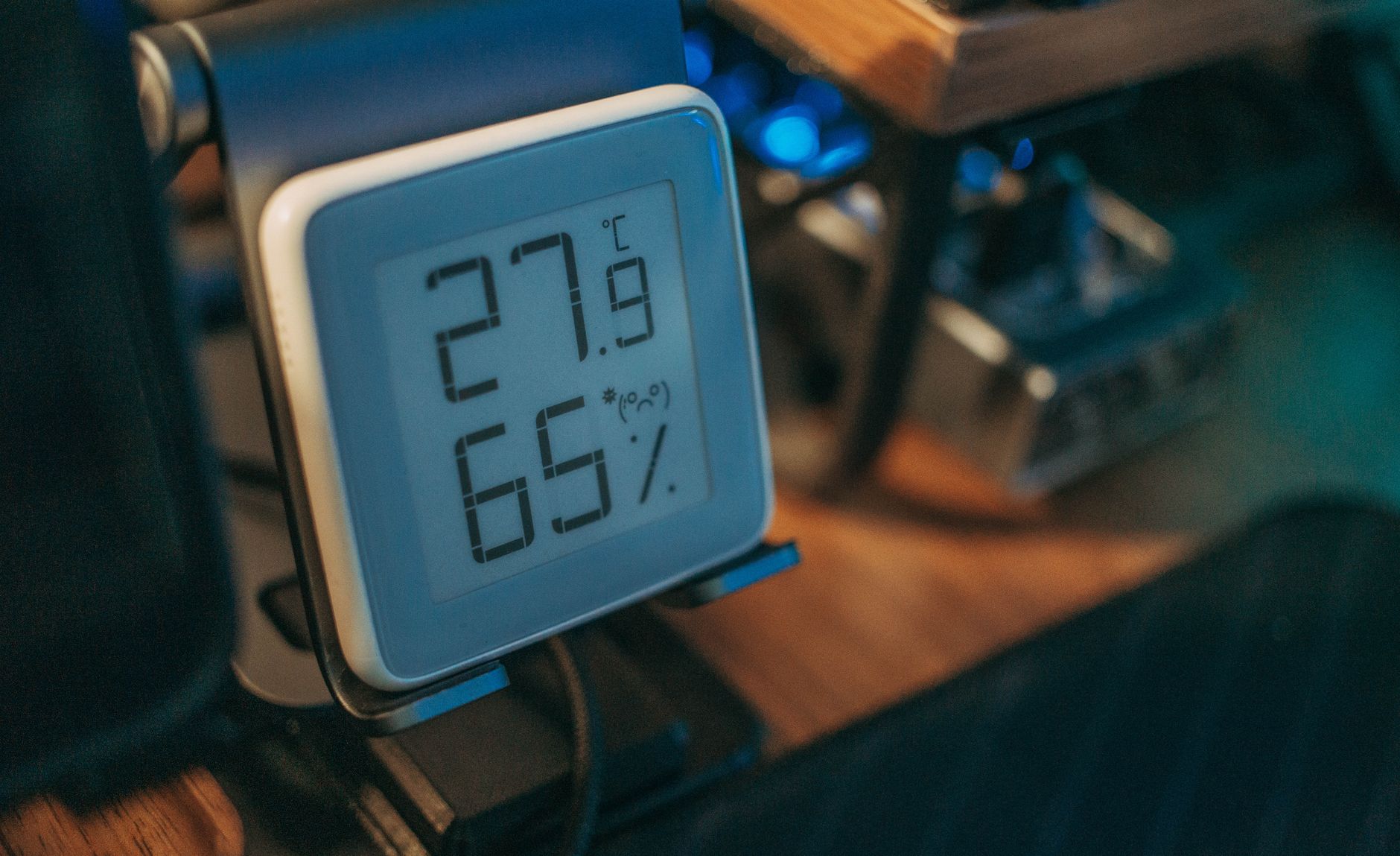 Thermomètre numérique affichant température et humidité